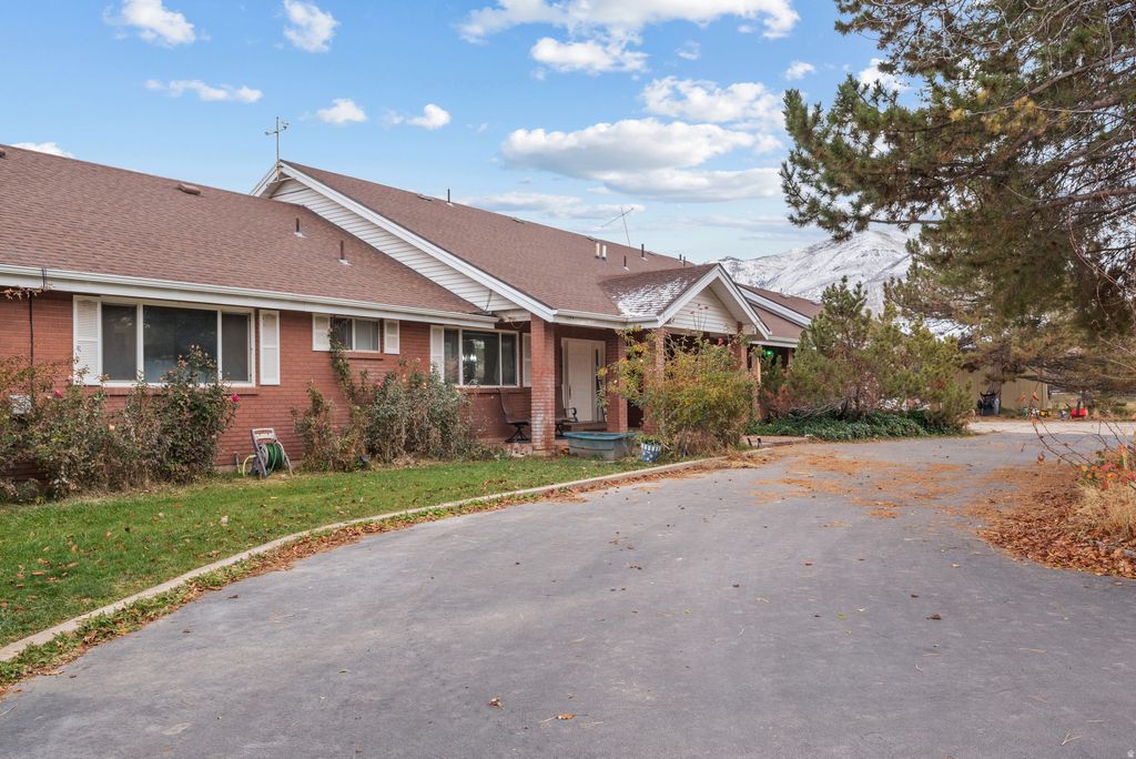 Photo of 169 W 690 N, Santaquin, UT 84655 (MLS # 2125917)