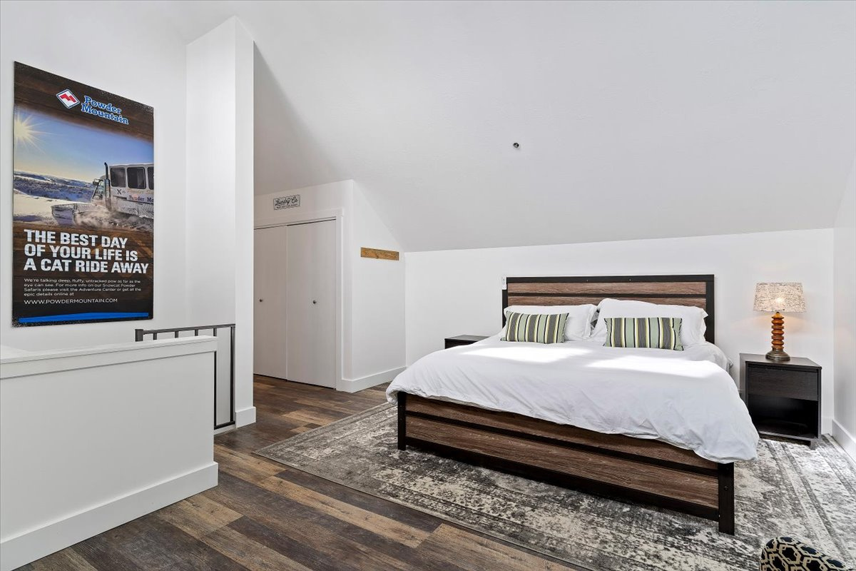 SUNDOWN CONDOS - Residential