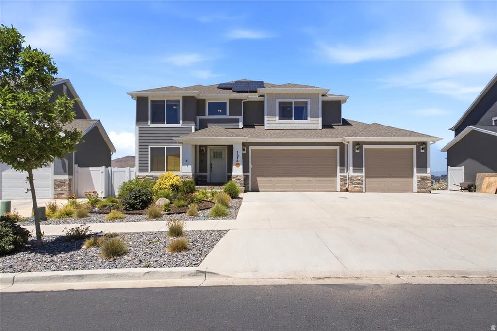 Photo of 1514 W MAJESTIC DR, Saratoga Springs, UT 84045 (MLS # 2168926)
