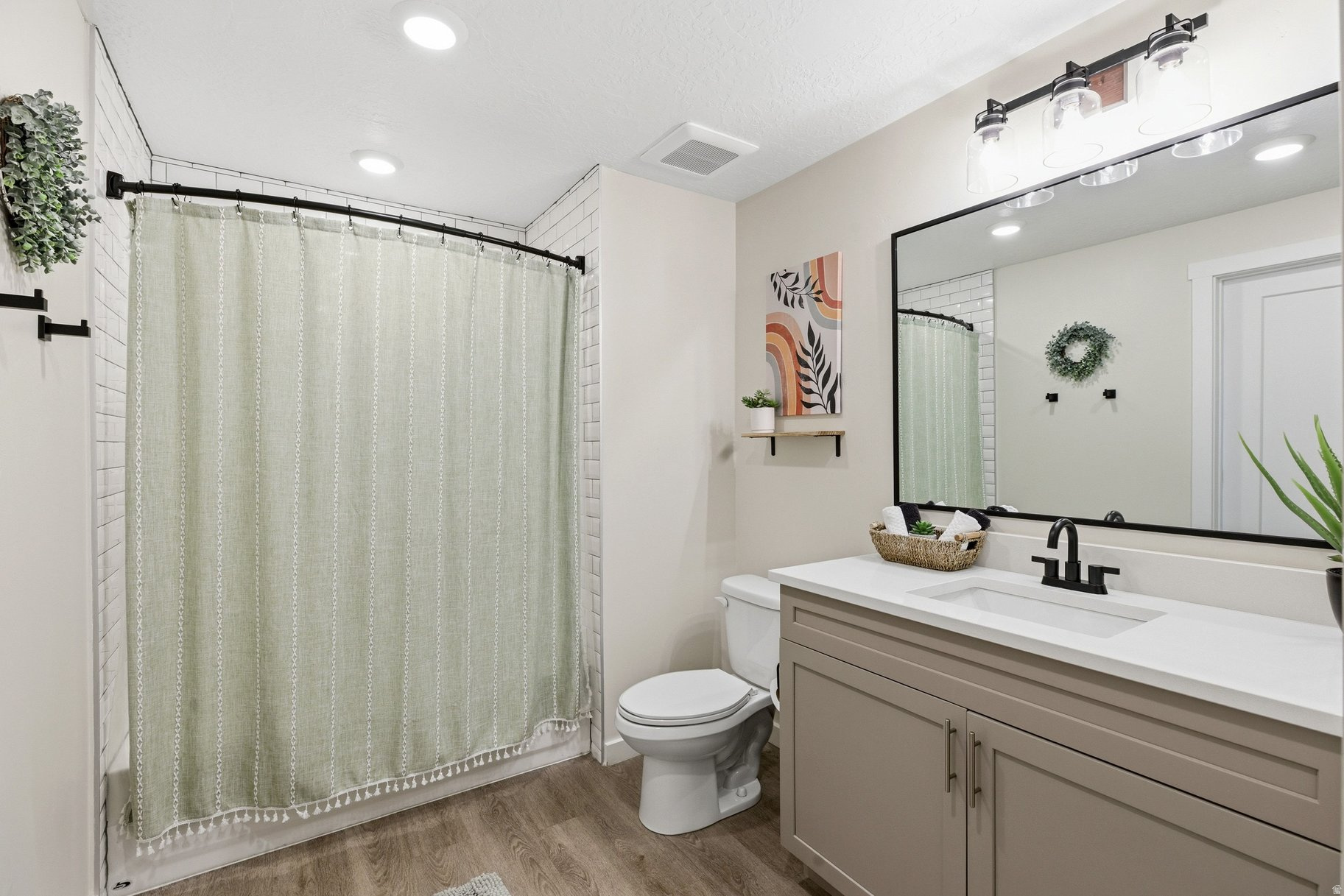 COVE CONDOMINIUMS A - Residential