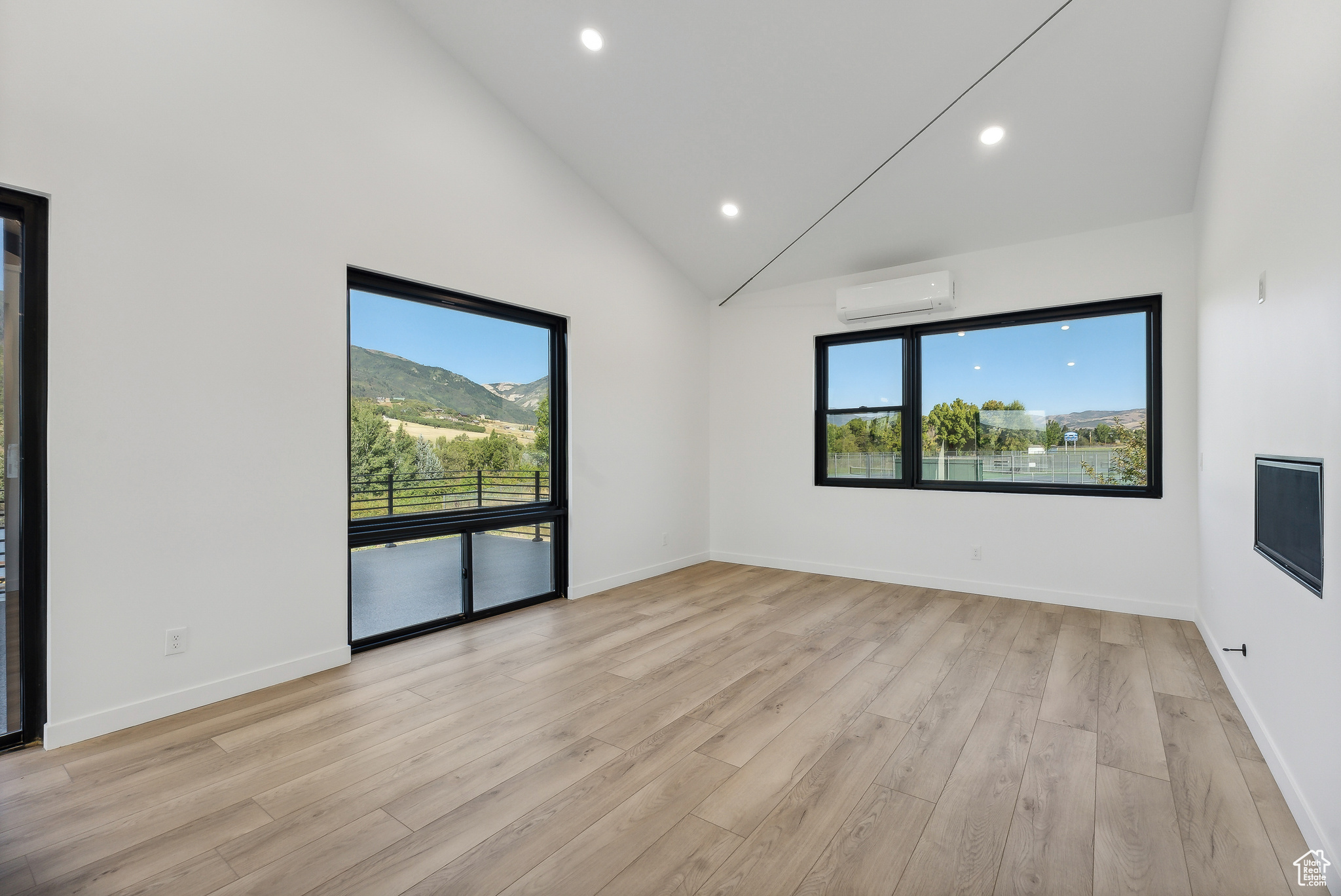 CLARK - Commercial Lease