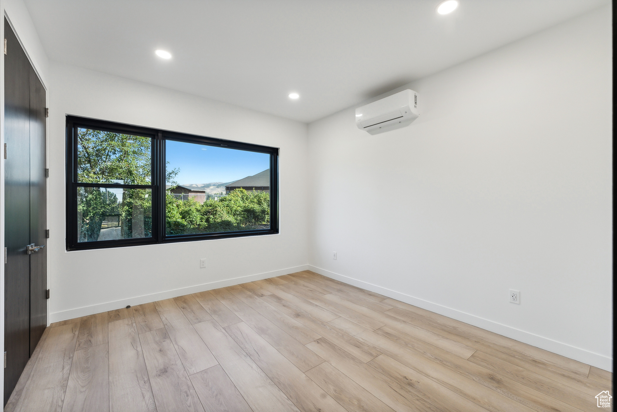 CLARK - Commercial Lease