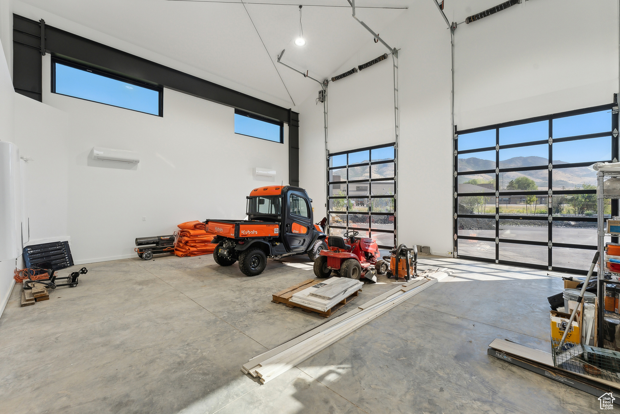 CLARK - Commercial Lease