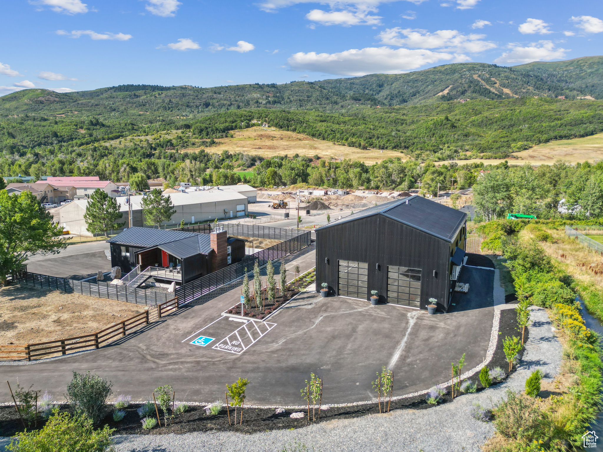 CLARK - Commercial Lease