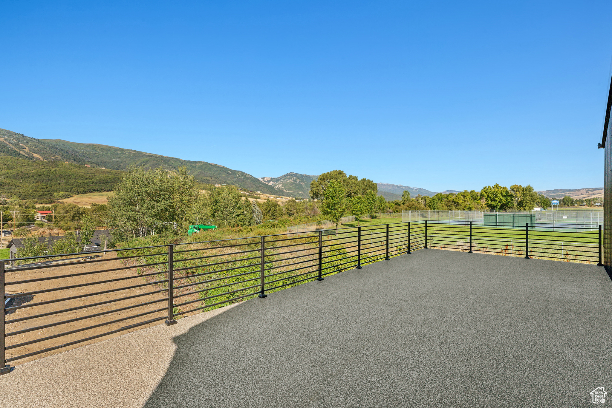 CLARK - Commercial Lease