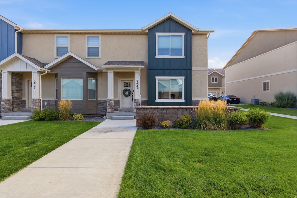 Photo of 3623 E SAPPHIRE LN, Eagle Mountain, UT 84005 (MLS # 2180573)