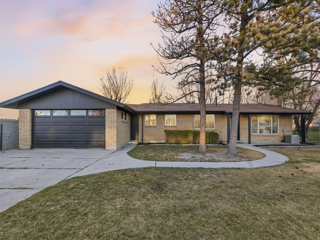 Photo of 11354 S TEMPLE DR, South Jordan, UT 84095 (MLS # 2144879)