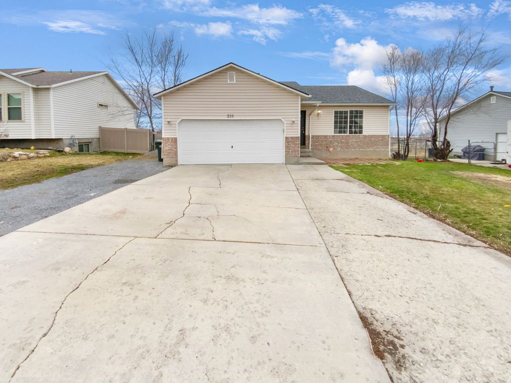 Photo of 211 N 630 E, Tooele, UT 84074 (MLS # 2131817)