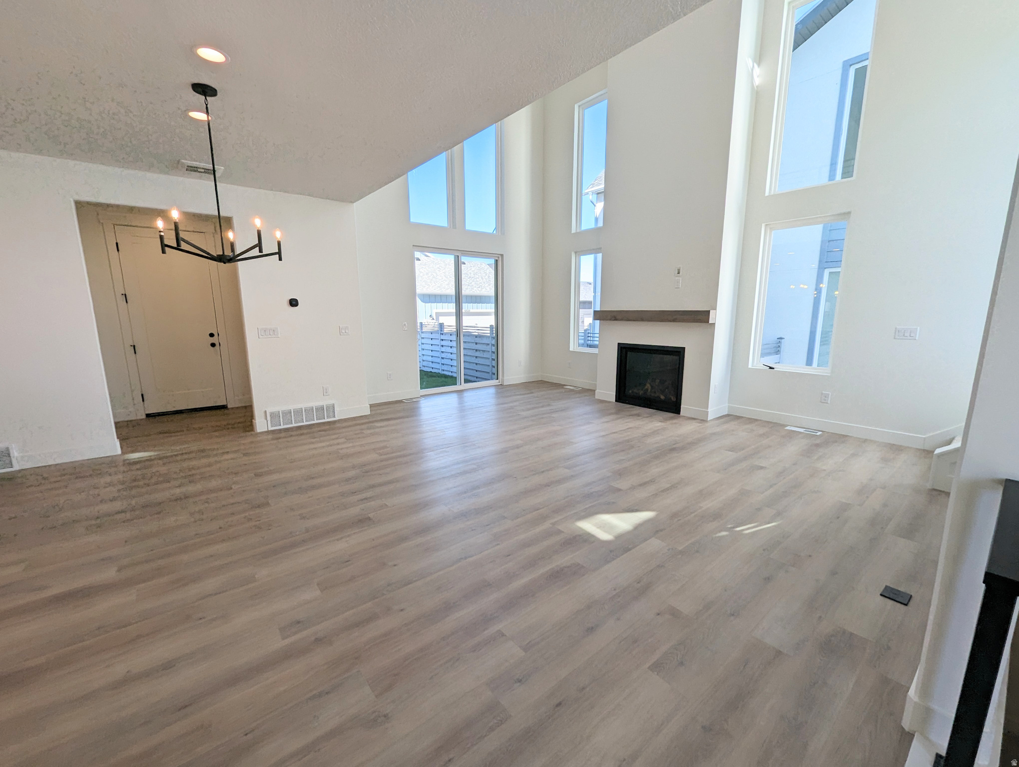 DAYBREAK - Residential