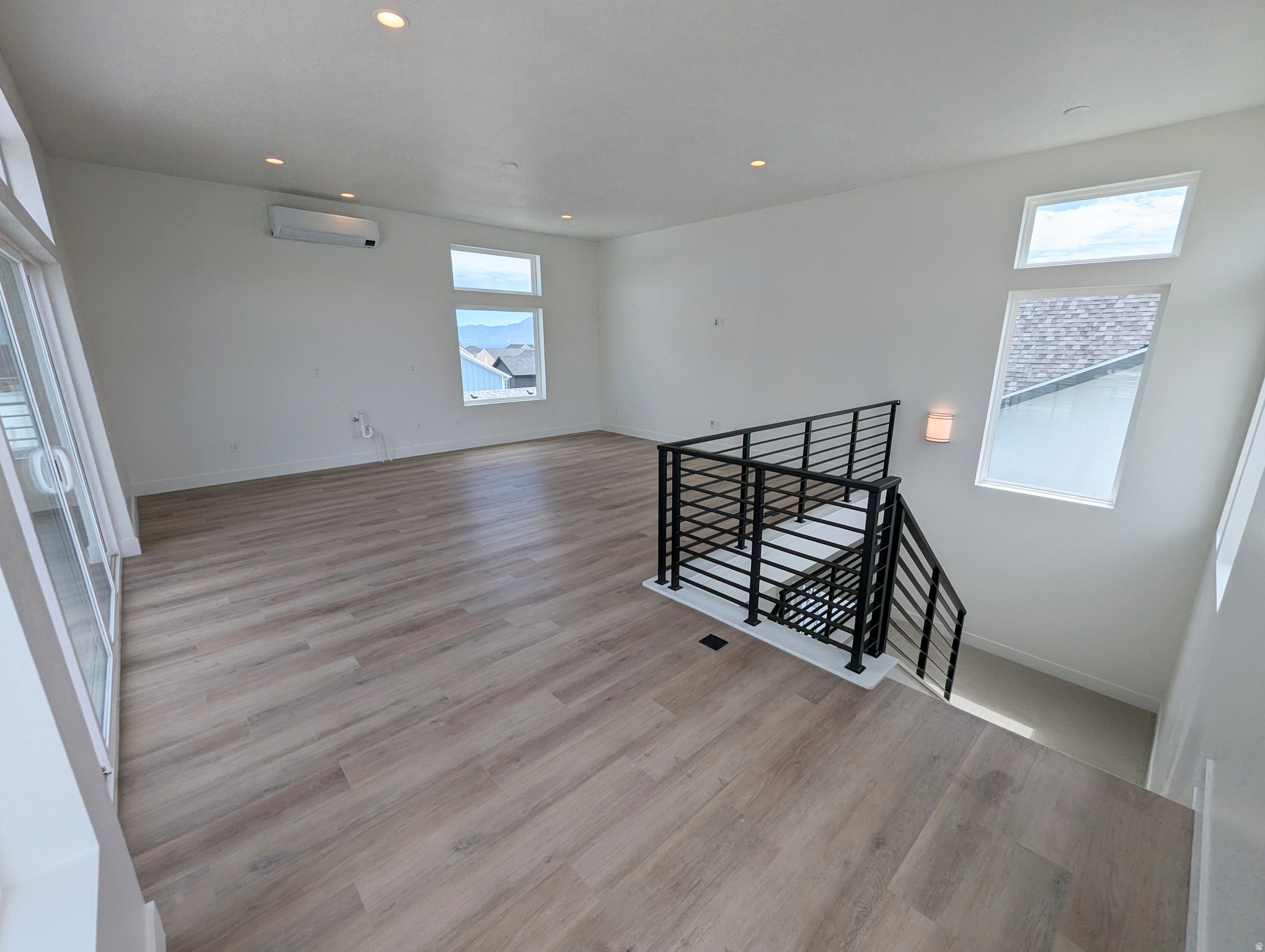 DAYBREAK - Residential