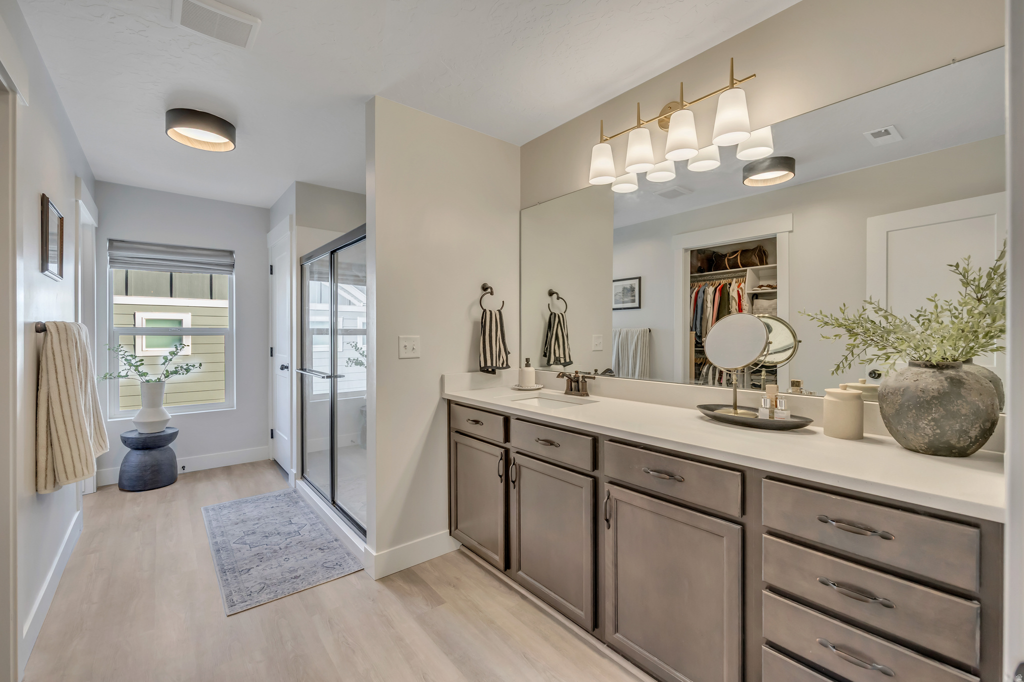 NORTHRIDGE - Residential