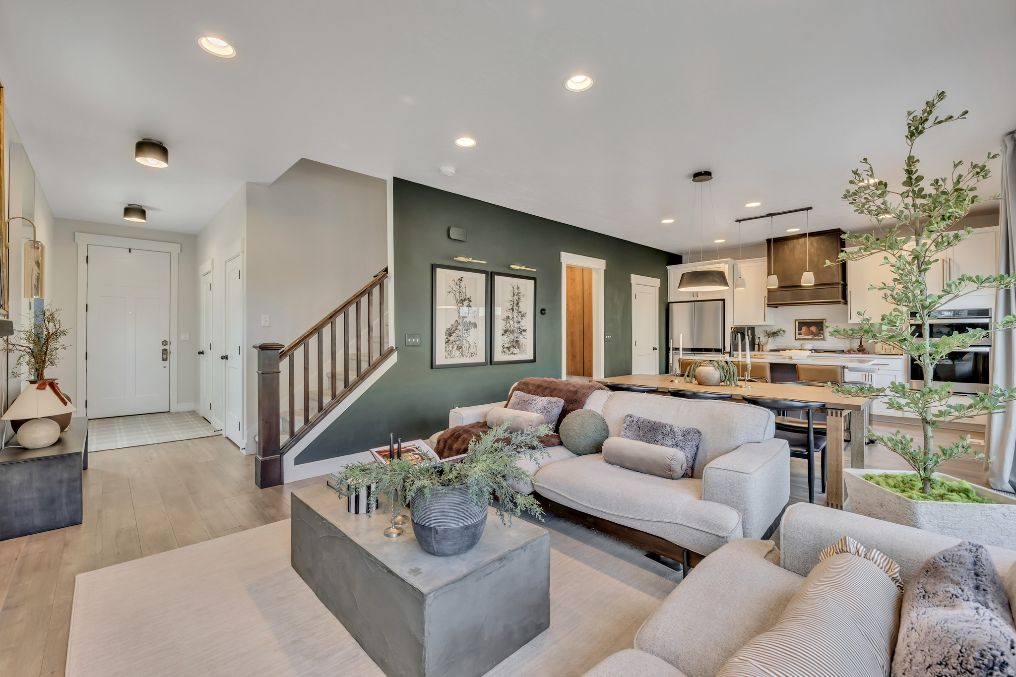 NORTHRIDGE - Residential