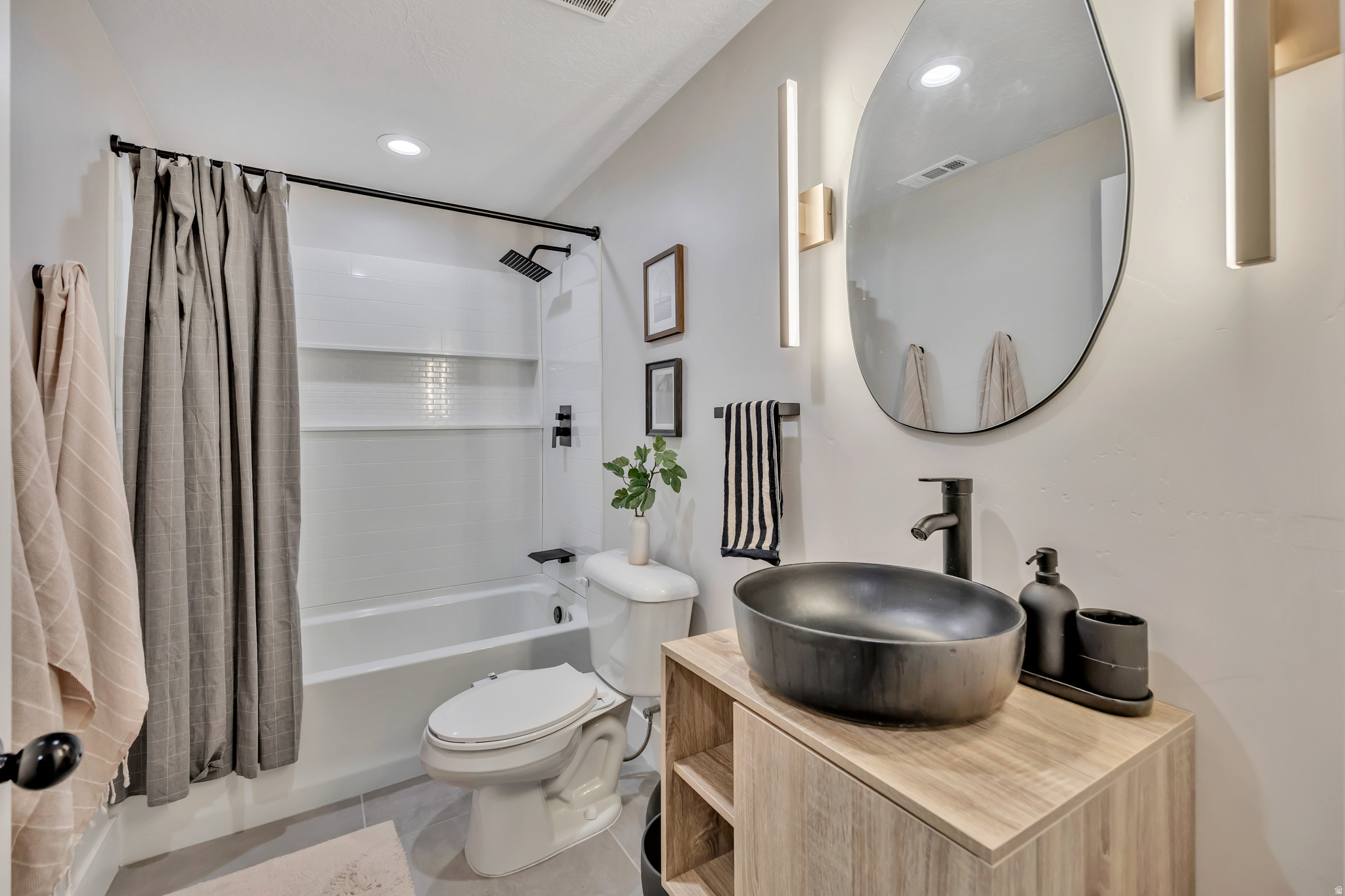 NORTHRIDGE - Residential