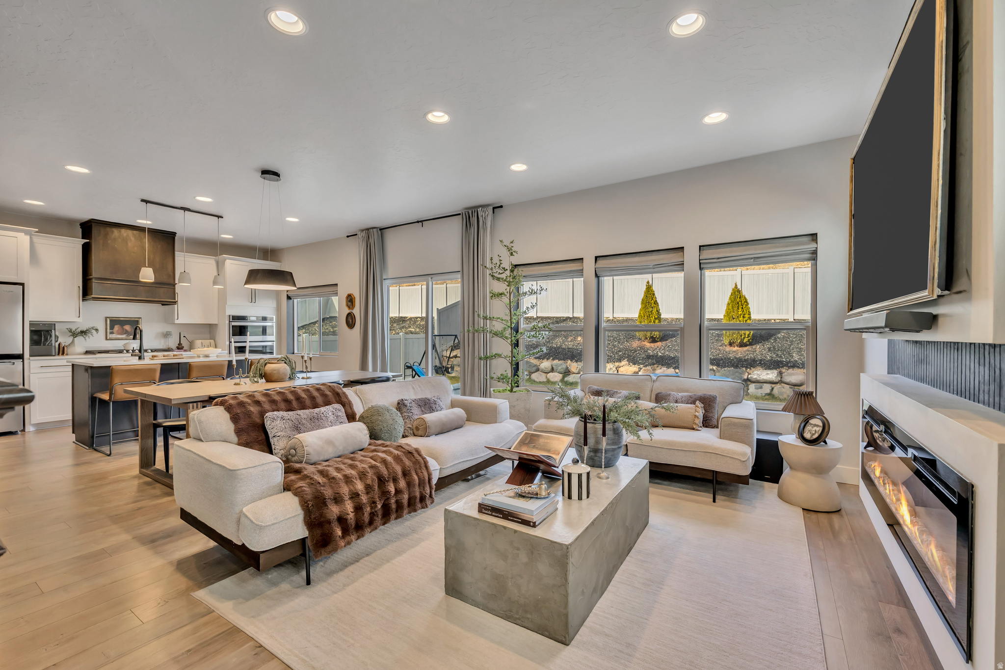 NORTHRIDGE - Residential