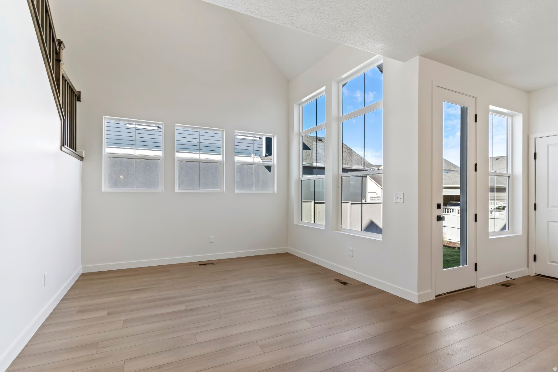 BEACON POINTE - Residential