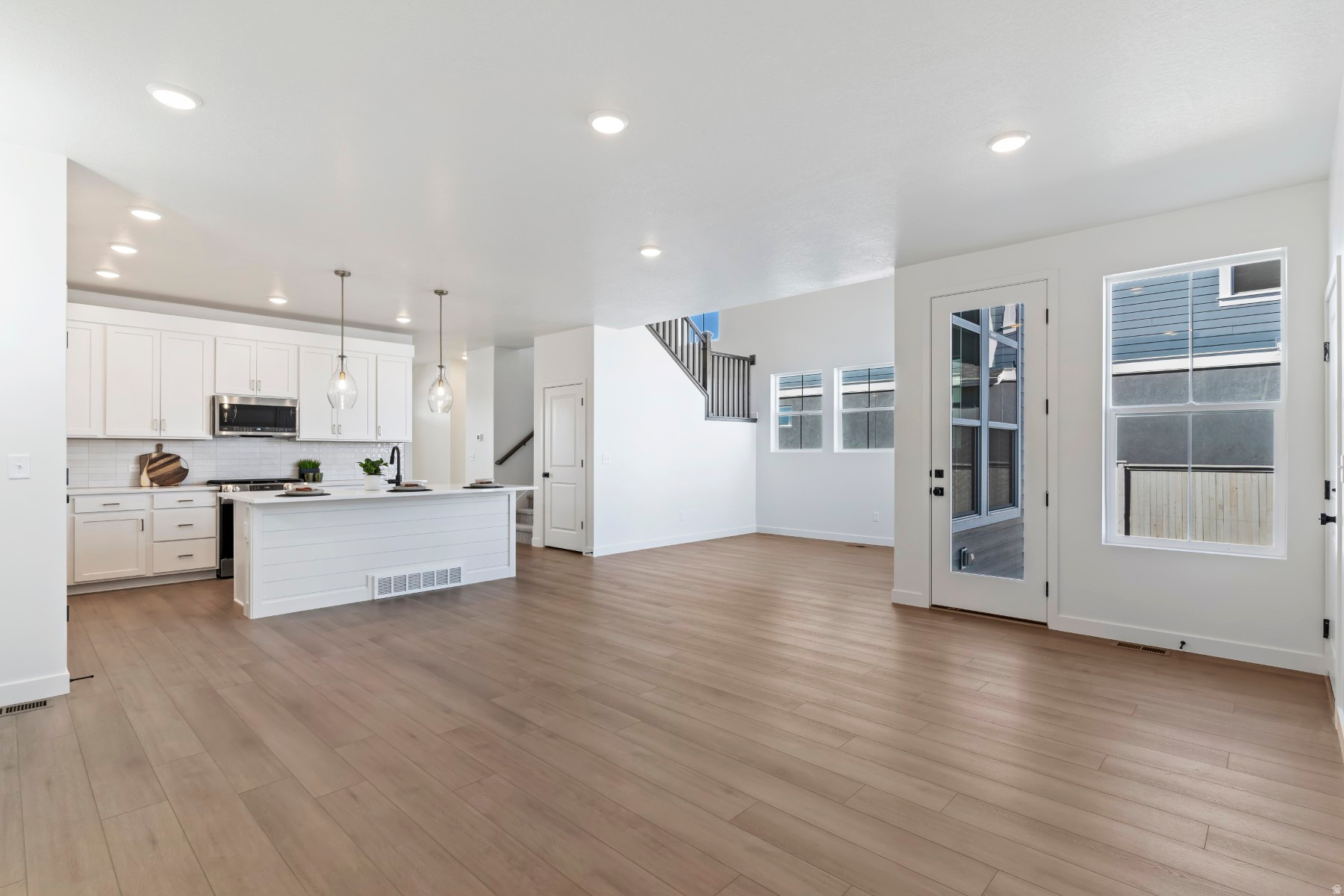 BEACON POINTE - Residential