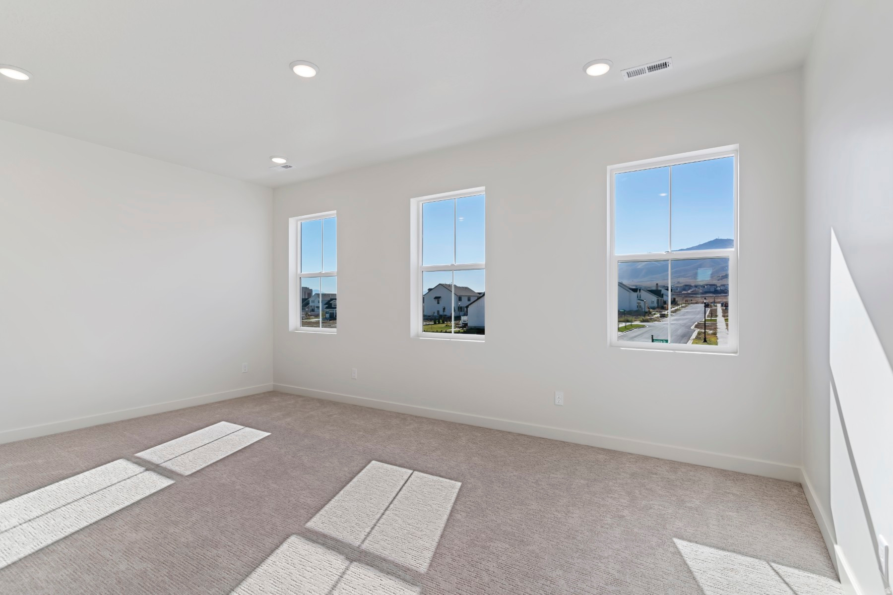 BEACON POINTE - Residential