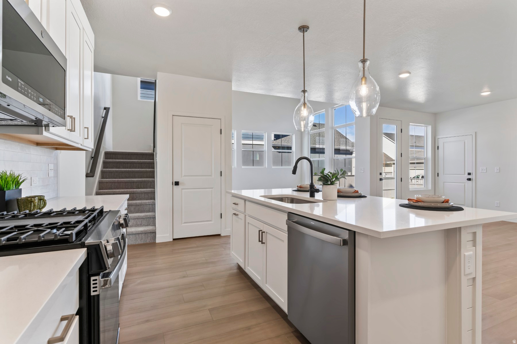 BEACON POINTE - Residential