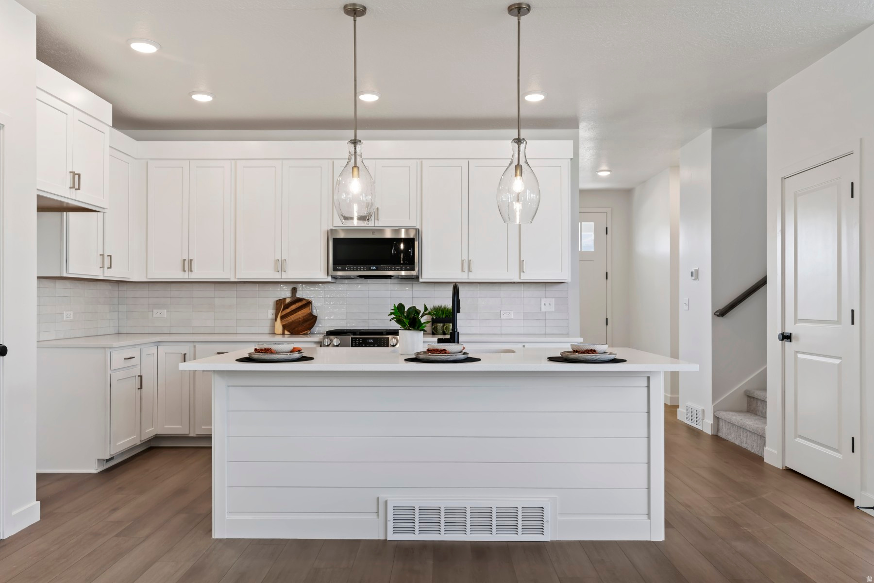 BEACON POINTE - Residential