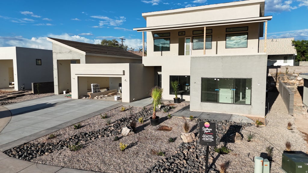 Photo of 979 N 275 CIR E, Hurricane, UT 84737 (MLS # 2184730)