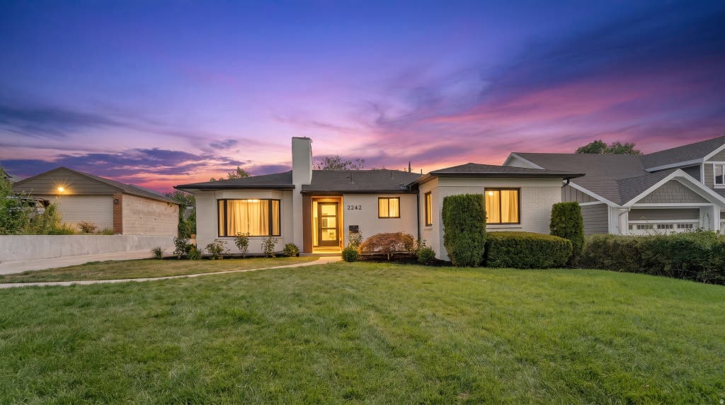 Photo of 2242 E KENSINGTON AVE S, Salt Lake City, UT 84108 (MLS # 2177173)