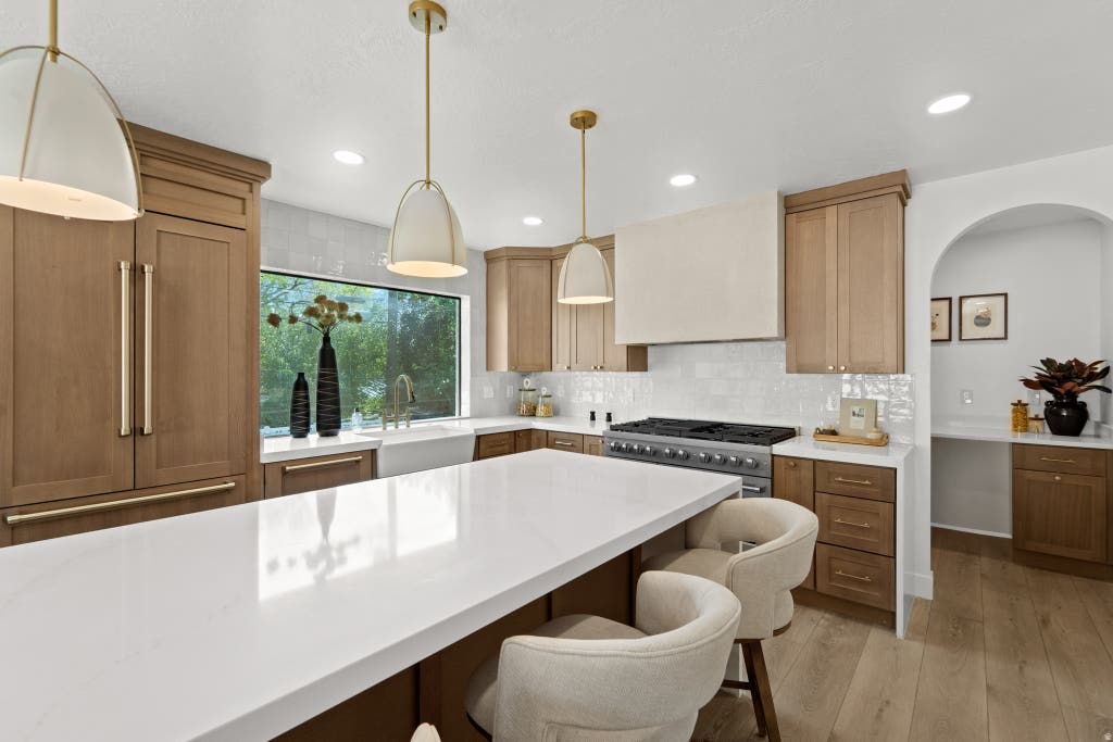 Photo of 2242 E KENSINGTON AVE S, Salt Lake City, UT 84108 (MLS # 2177173)