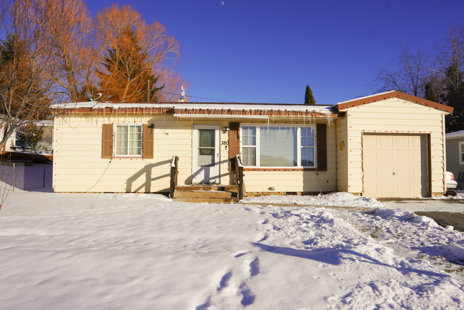 LOVERS DELIGHT - Residential