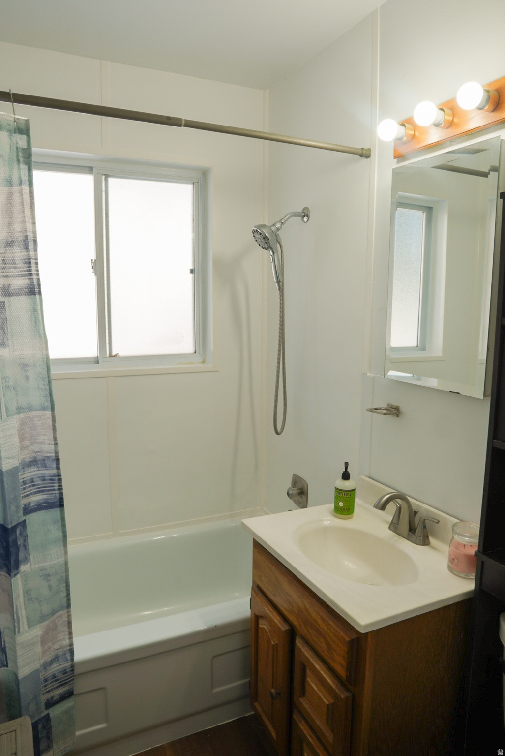 LOVERS DELIGHT - Residential