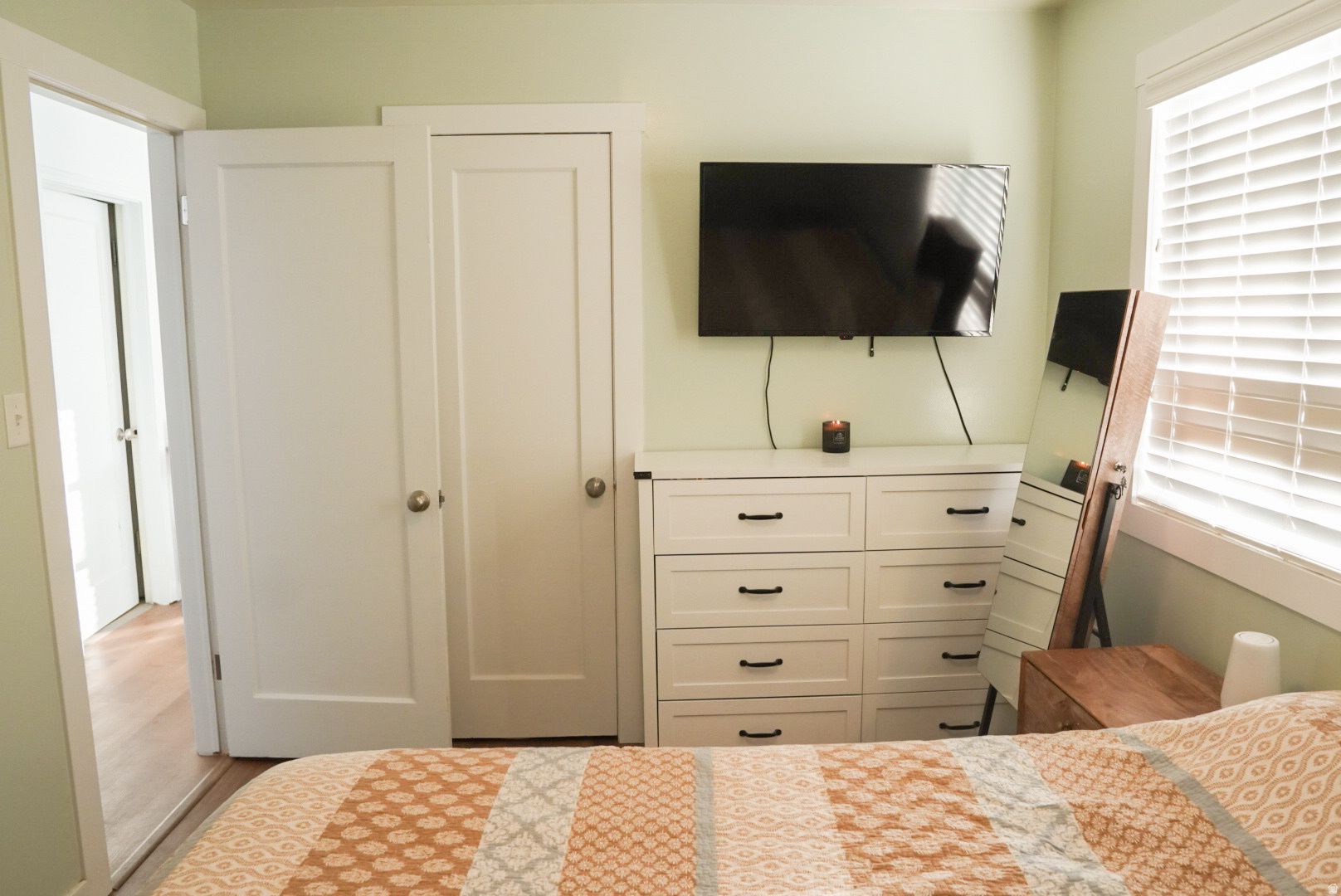 LOVERS DELIGHT - Residential