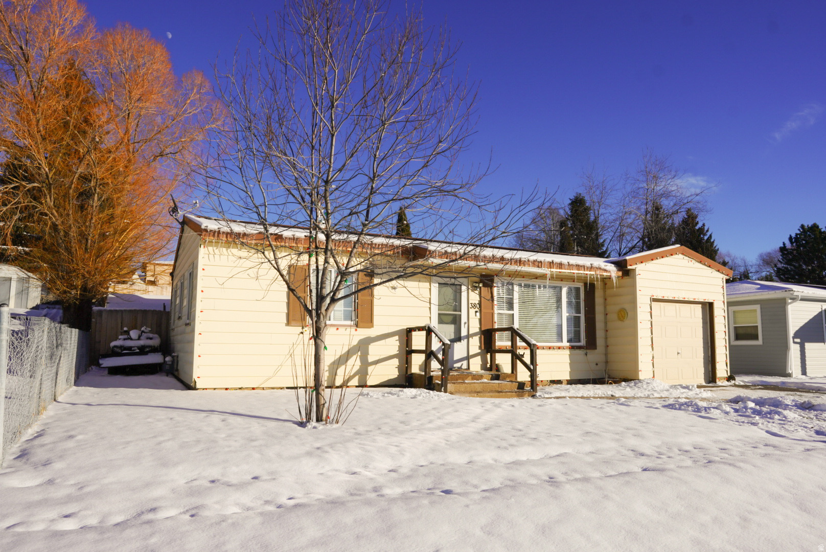 LOVERS DELIGHT - Residential