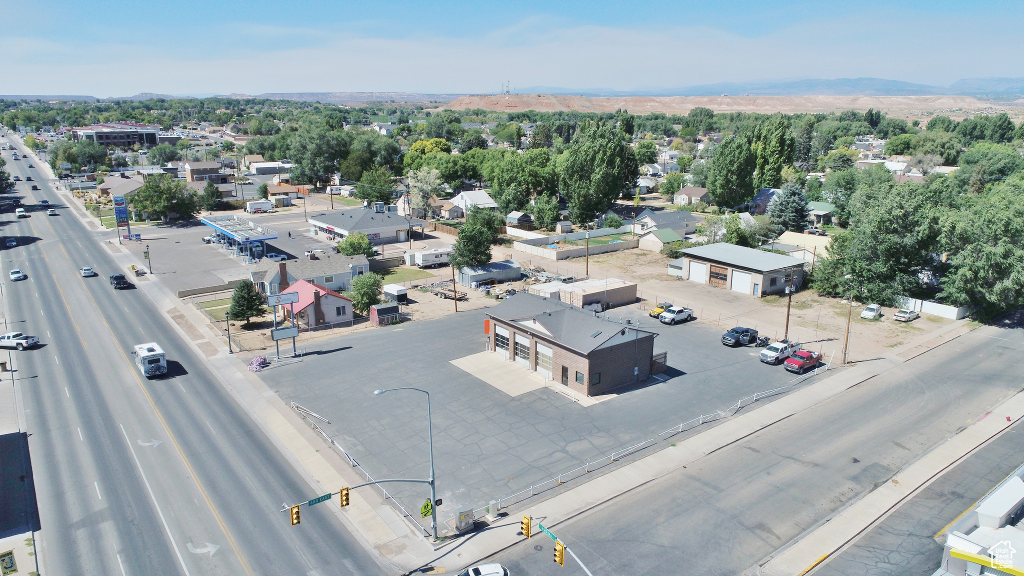 Main image without alt text