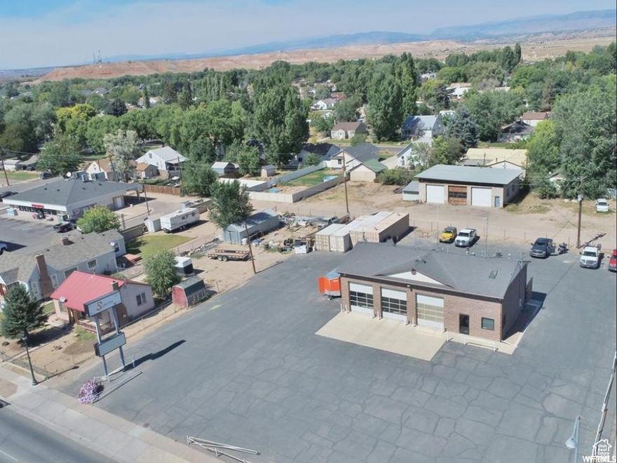 Fantastic location with highway 40 frontage in Roosevelt. Prime location with McDonald's located across the street. It's within walking distance of restaurants, convenience stores, carwashes, and more. Includes the two parcels to the west: 00-0001-8196, 00-0001-8188.