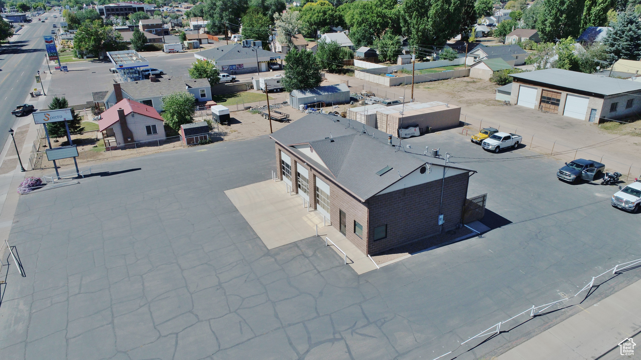 Main image without alt text