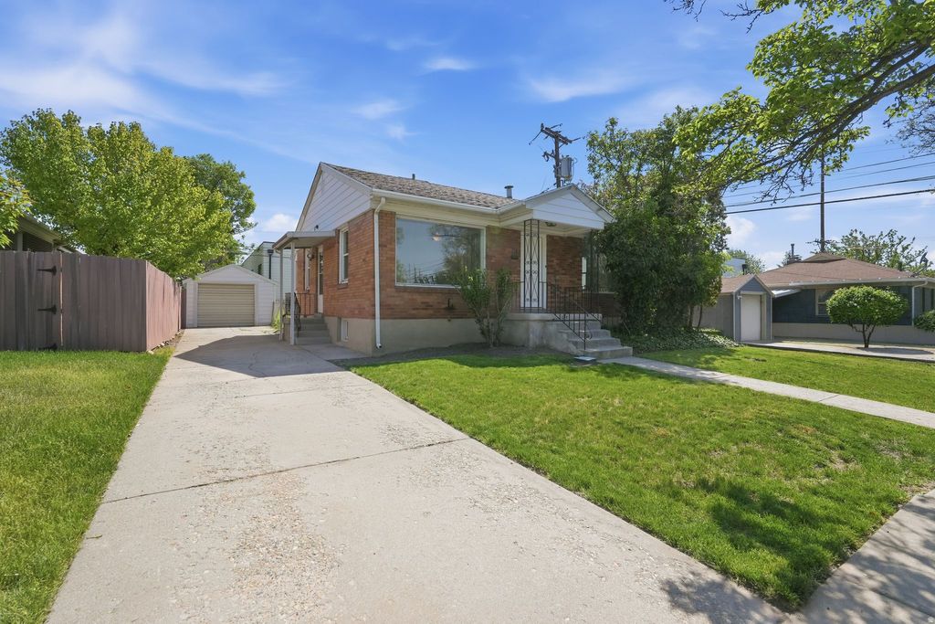Photo of 918 E MARK AVE S, Salt Lake City, UT 84106 (MLS # 2156802)