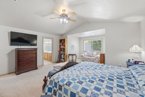 Tiny photo for 914 N 400 W, Centerville, UT 84014 (MLS # 2157924)