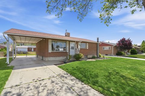Photo of 9771 S AMBER LN, Sandy, UT 84094 (MLS # 2157017)