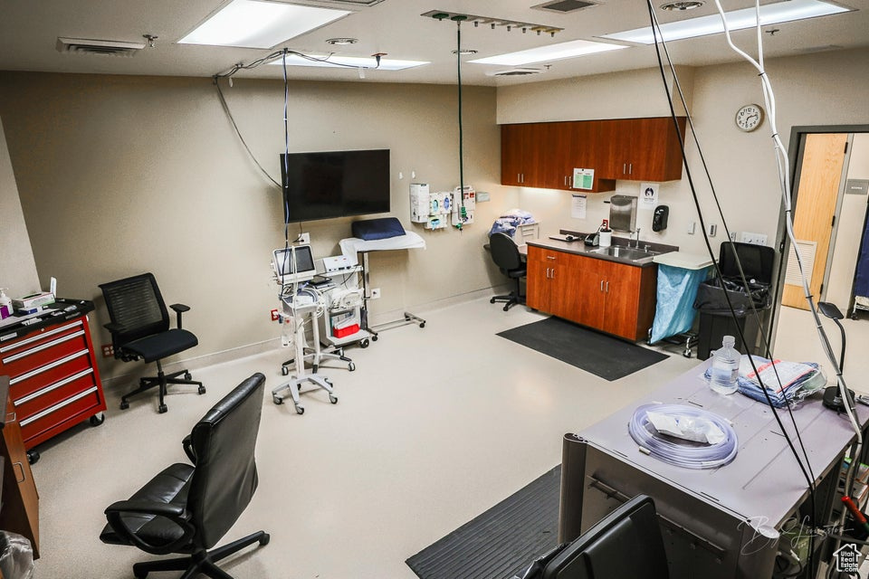 PARK PLAZA OFFICE PARK PH 1 - Commercial Sale