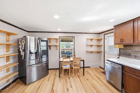 Tiny photo for 565 E 500 S, Payson, UT 84651 (MLS # 2155988)