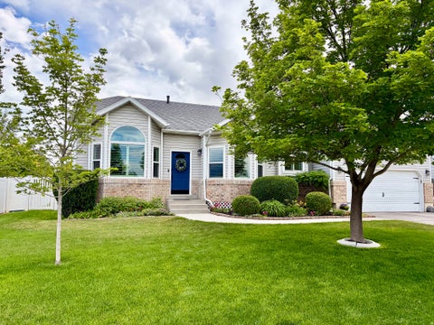 Homes For Sale - 2587 W Vista Meadows Dr<br/> Salt Lake County, Riverton, UT 84065