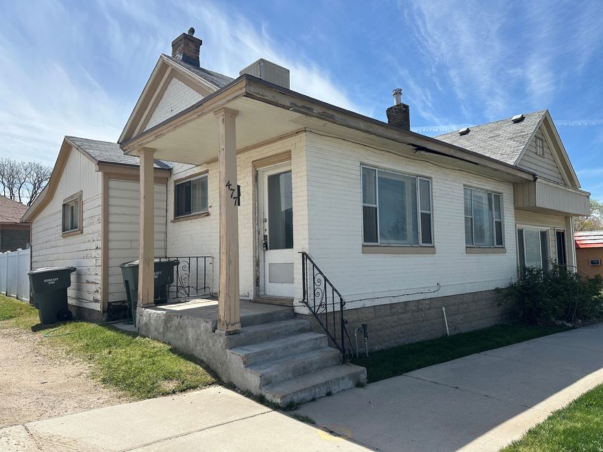 Investment opportunity!! In total, 3 adjacent duplexes the seller would like to sell together. Square footage figures are provided as a courtesy estimate only; the buyer is advised to obtain an independent measurement. MLS# 2147389  471 E 22nd St and MLS# 2147380  2209 S Adams Ave
