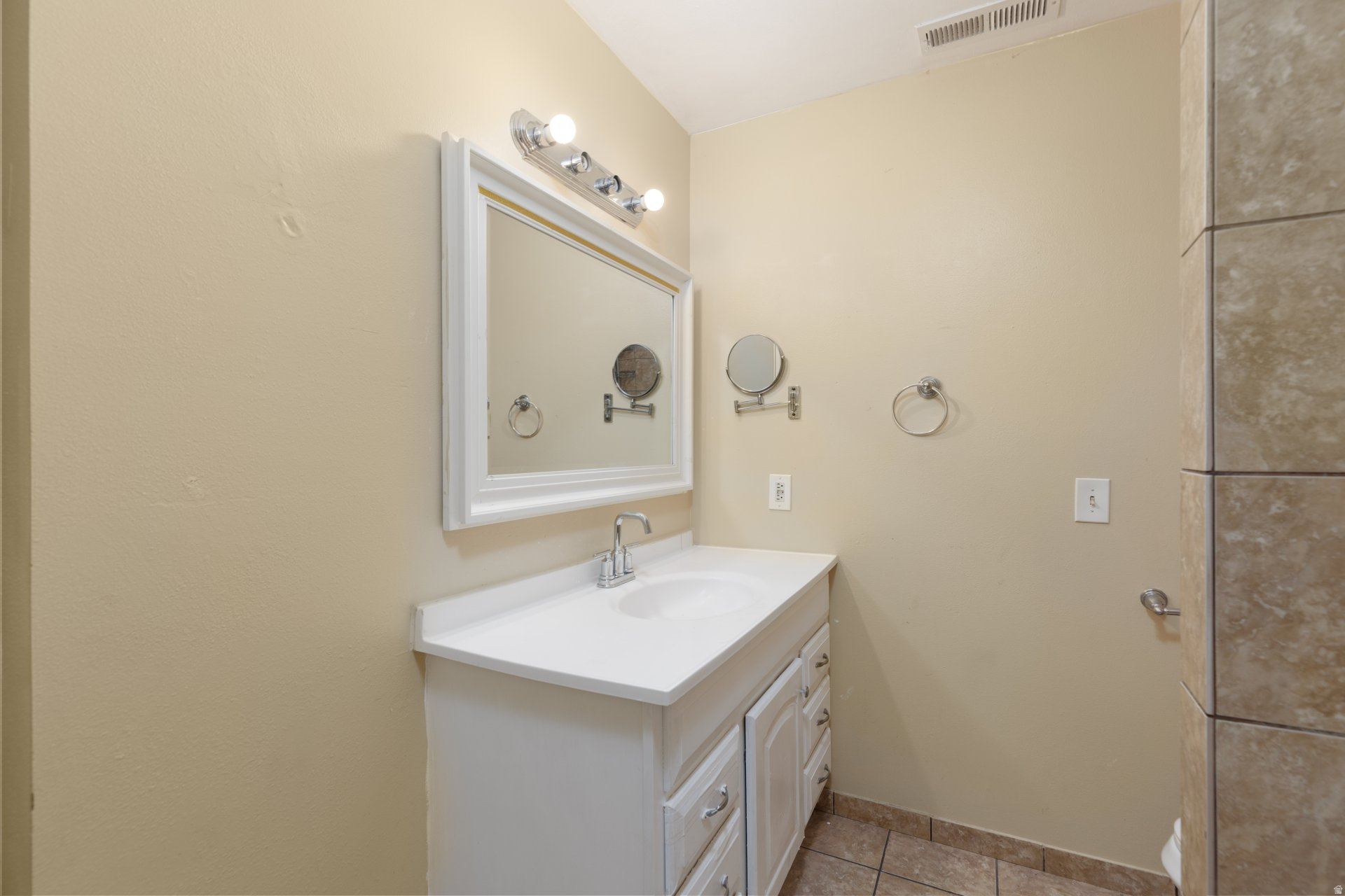 VISTA CONDO - Residential