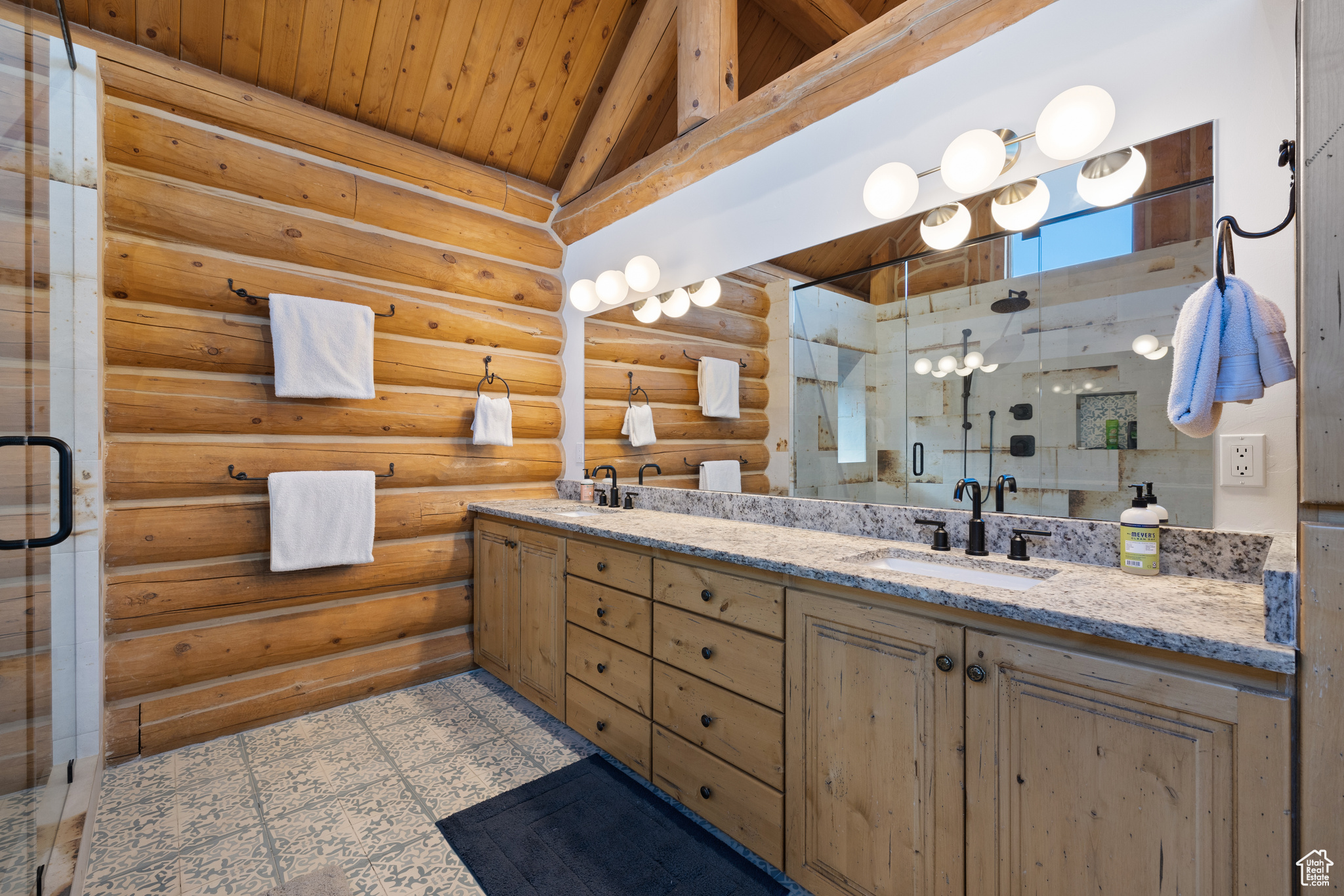 PINERIDGE - Residential