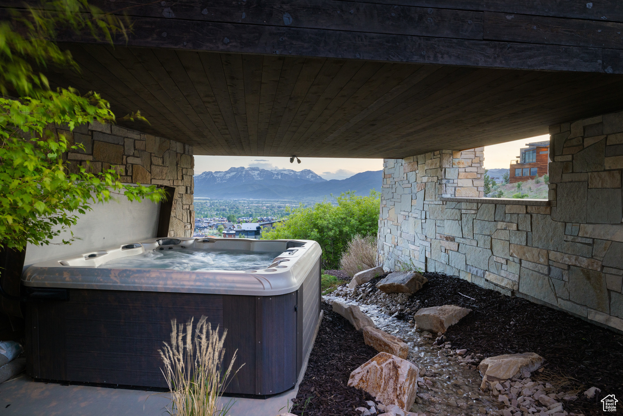 RED LEDGES - Residential