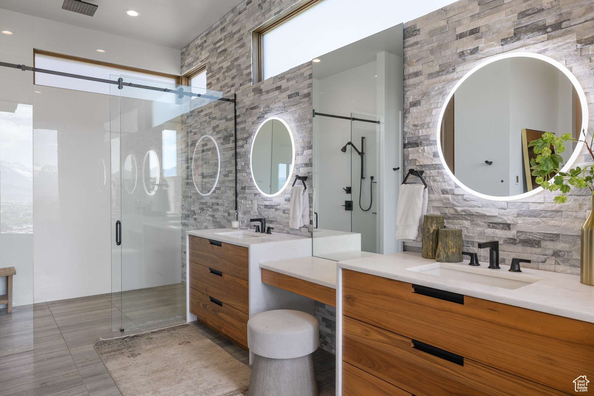 RED LEDGES - Residential