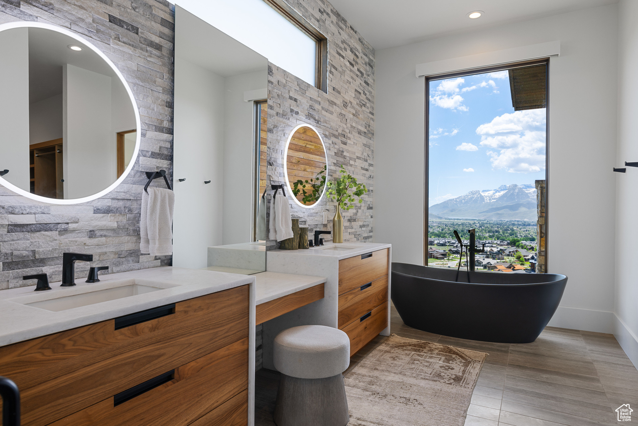 RED LEDGES - Residential