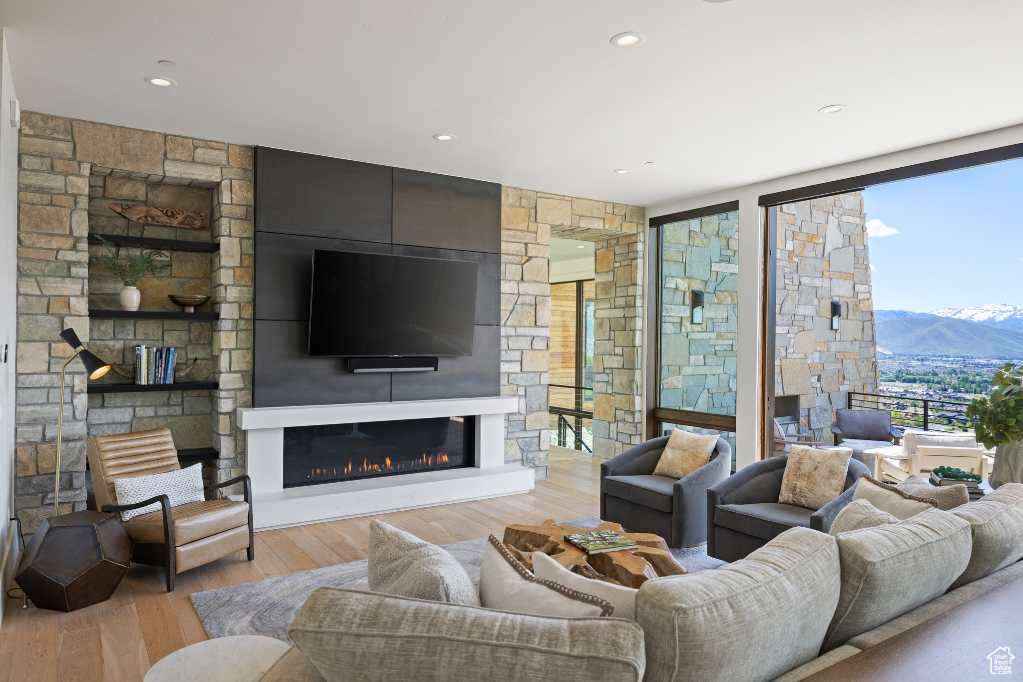 RED LEDGES - Residential