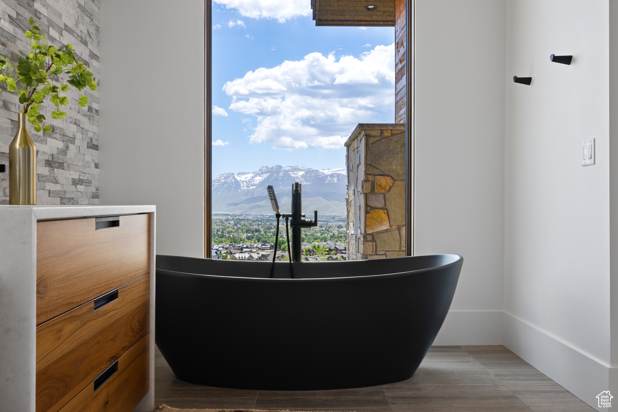 RED LEDGES - Residential