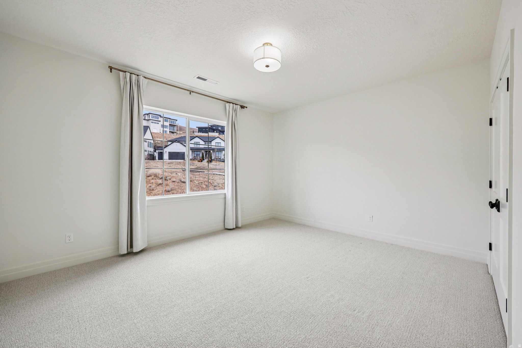 TRAVERSE MOUNTAIN - Residential