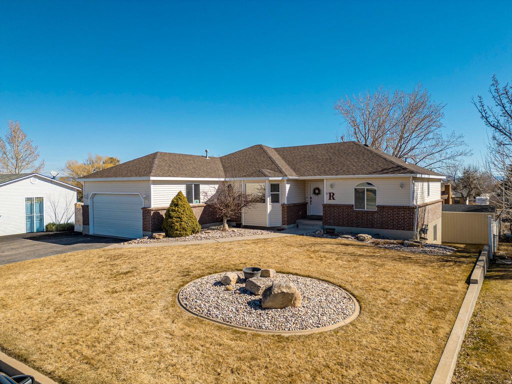 Photo of 625 S 2150 W, Vernal, UT 84078 (MLS # 2141230)