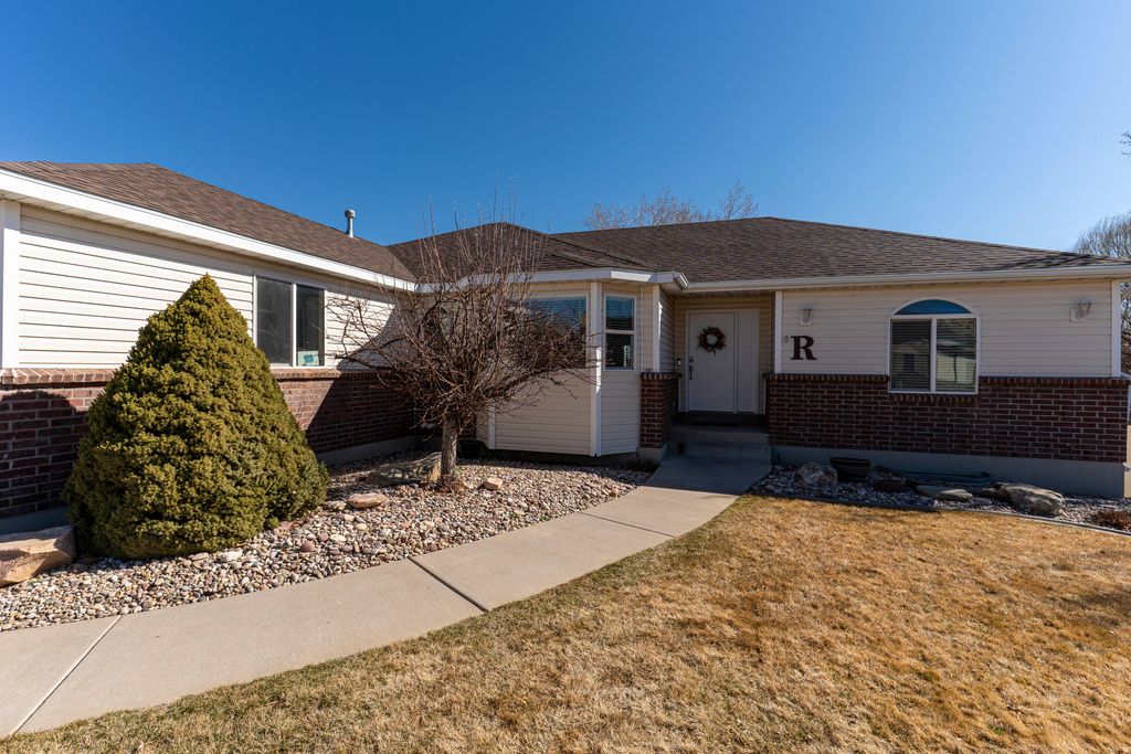 Photo of 625 S 2150 W, Vernal, UT 84078 (MLS # 2141230)